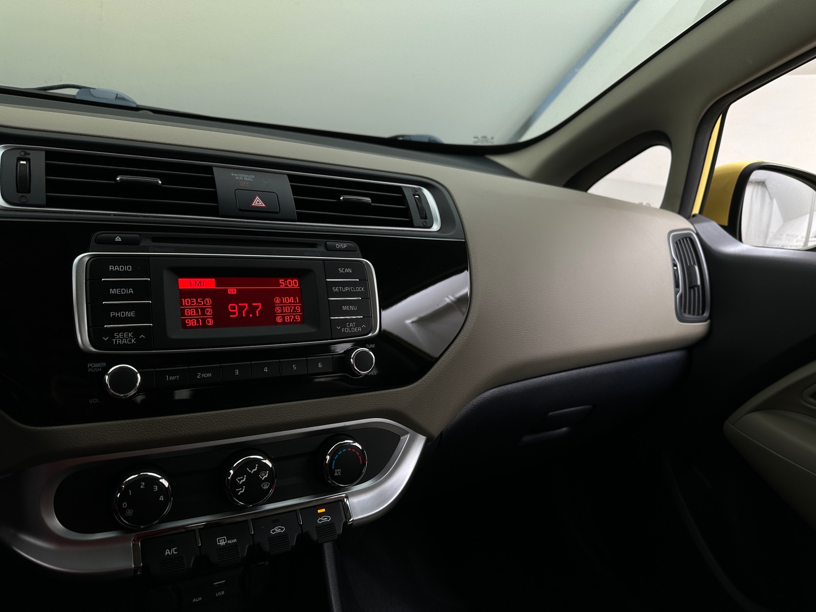 Thumbnail: 2016 Kia Rio - 4