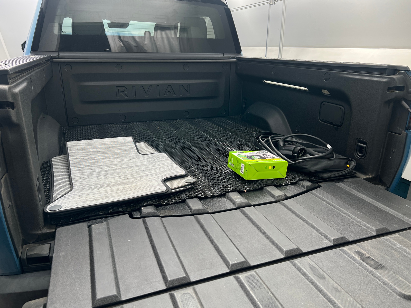 Thumbnail: 2022 Rivian R1T - 6