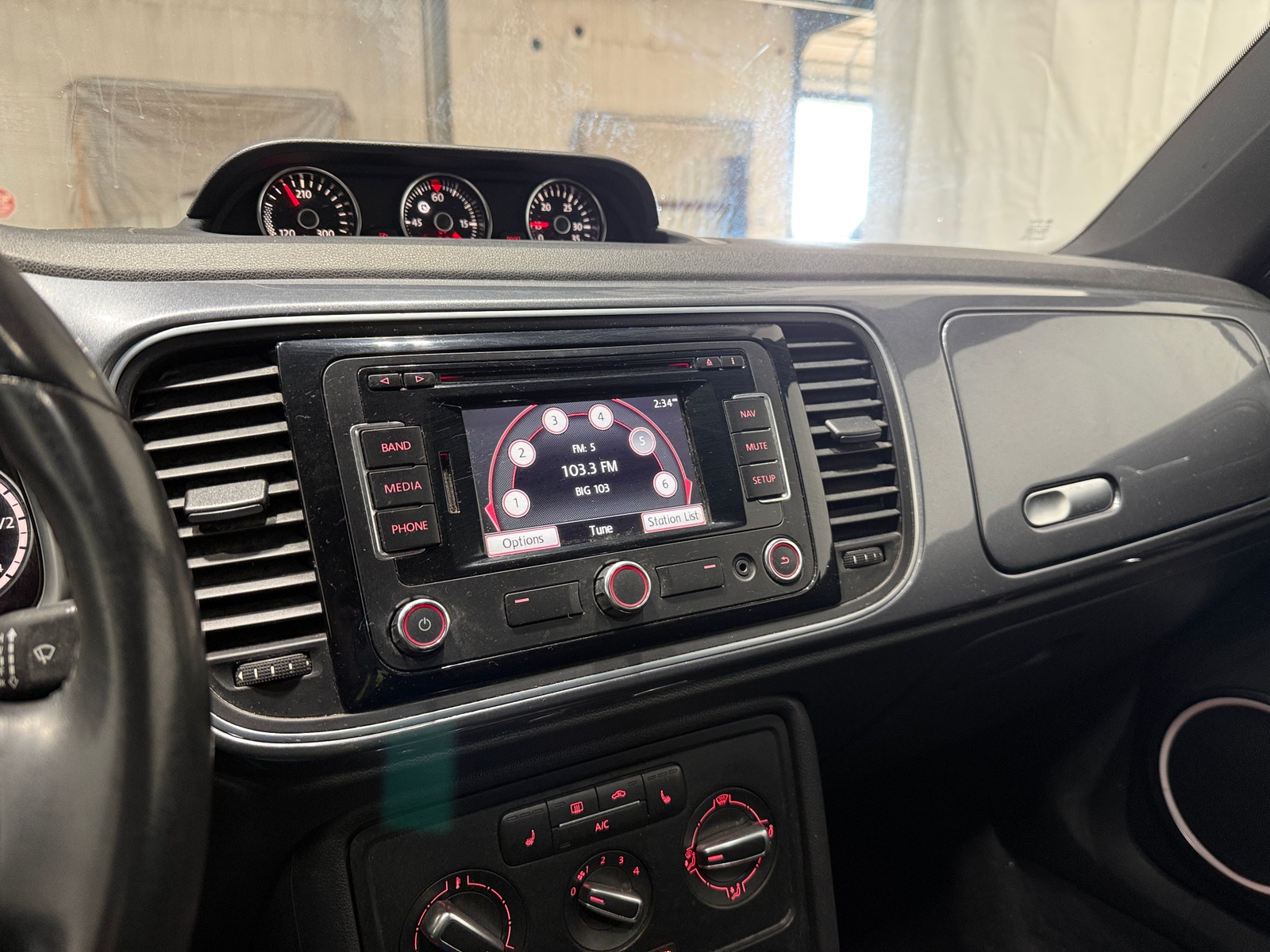 Thumbnail: 2013 Volkswagen Beetle - 3