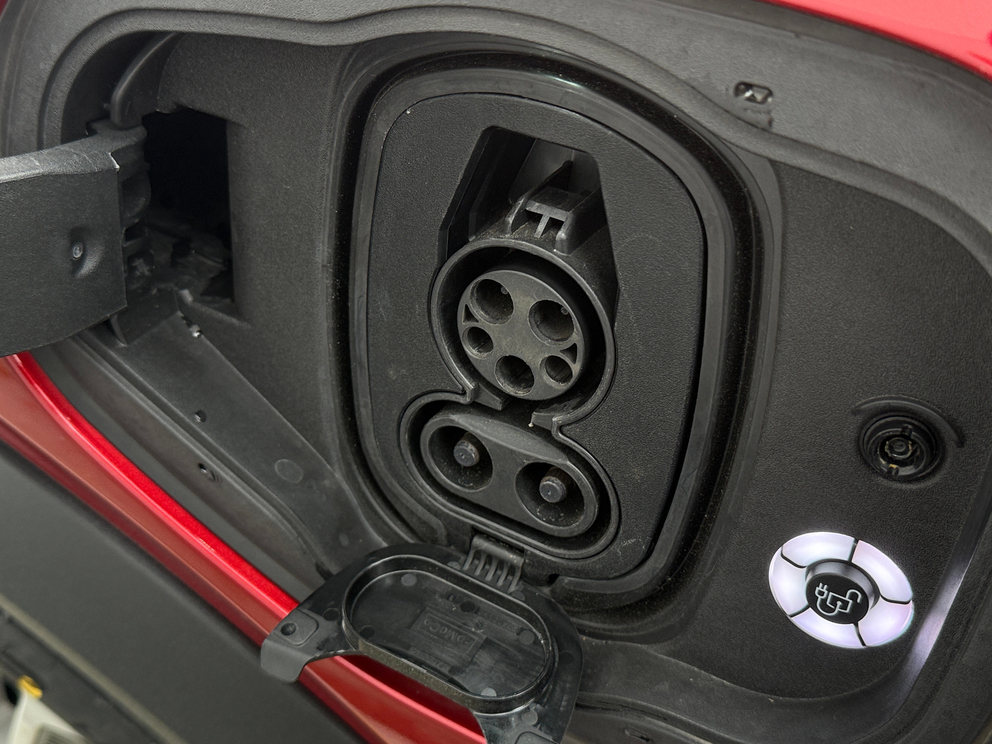 Used 2022 Ford Mustang Mach-E Select AWD with VIN 3FMTK1SS3NMA25051 for sale in Oak Creek, WI