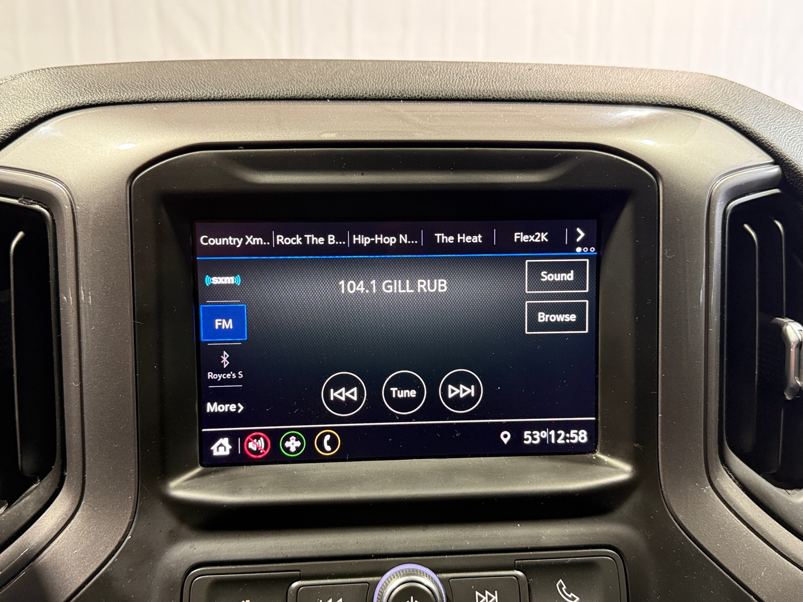 Thumbnail: 2020 Chevrolet Silverado 1500 - 4