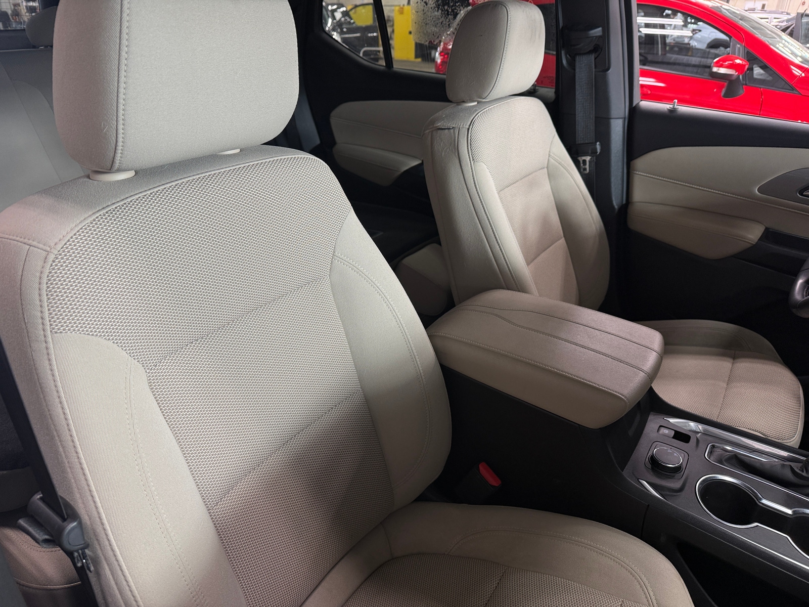 Thumbnail: 2022 Chevrolet Traverse - 2