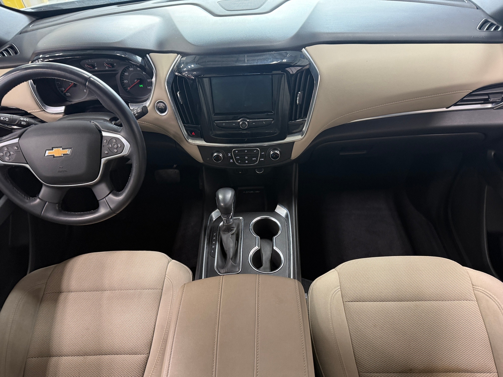 Thumbnail: 2022 Chevrolet Traverse - 3