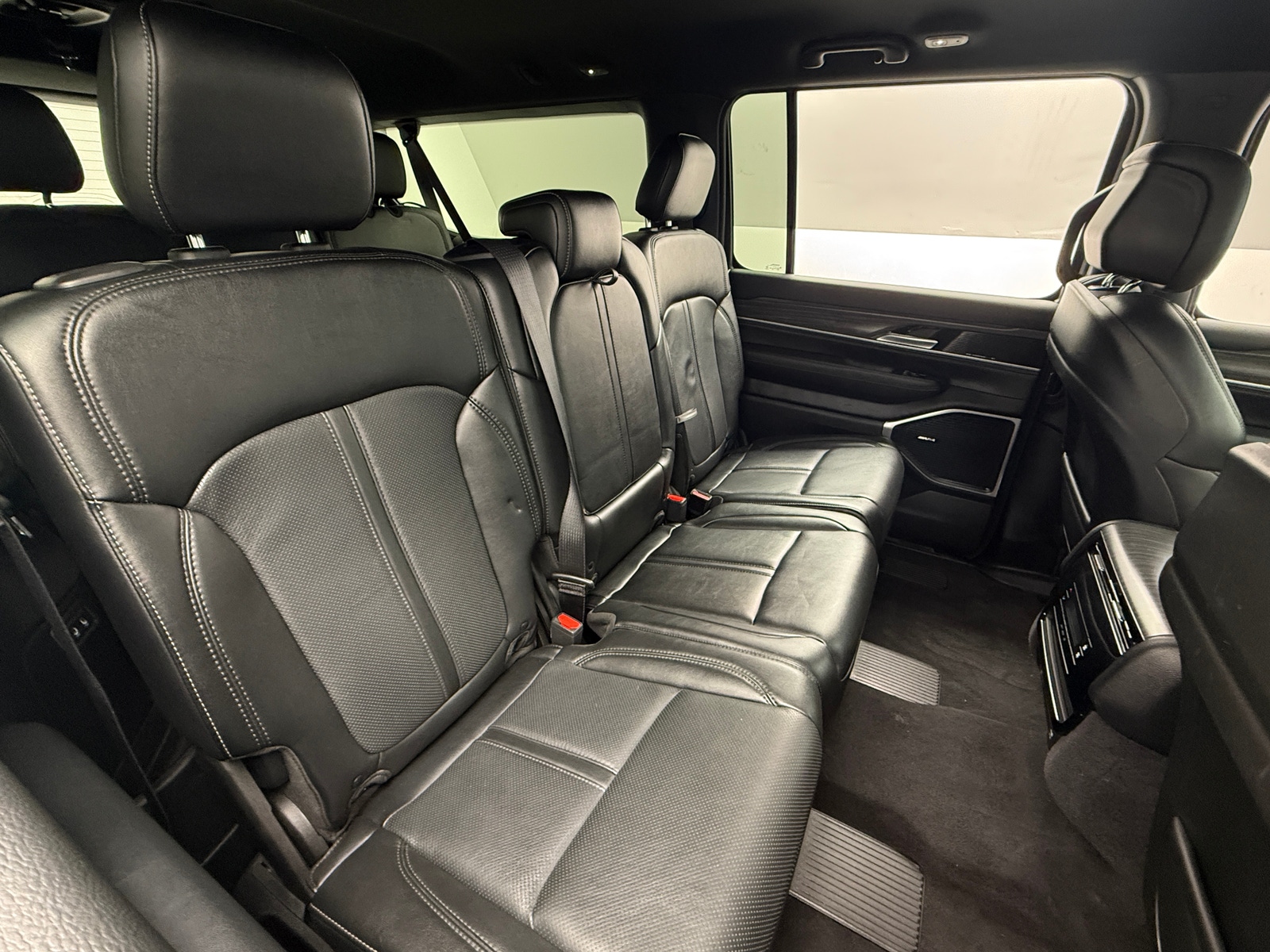 Thumbnail: 2024 Jeep Wagoneer - 5