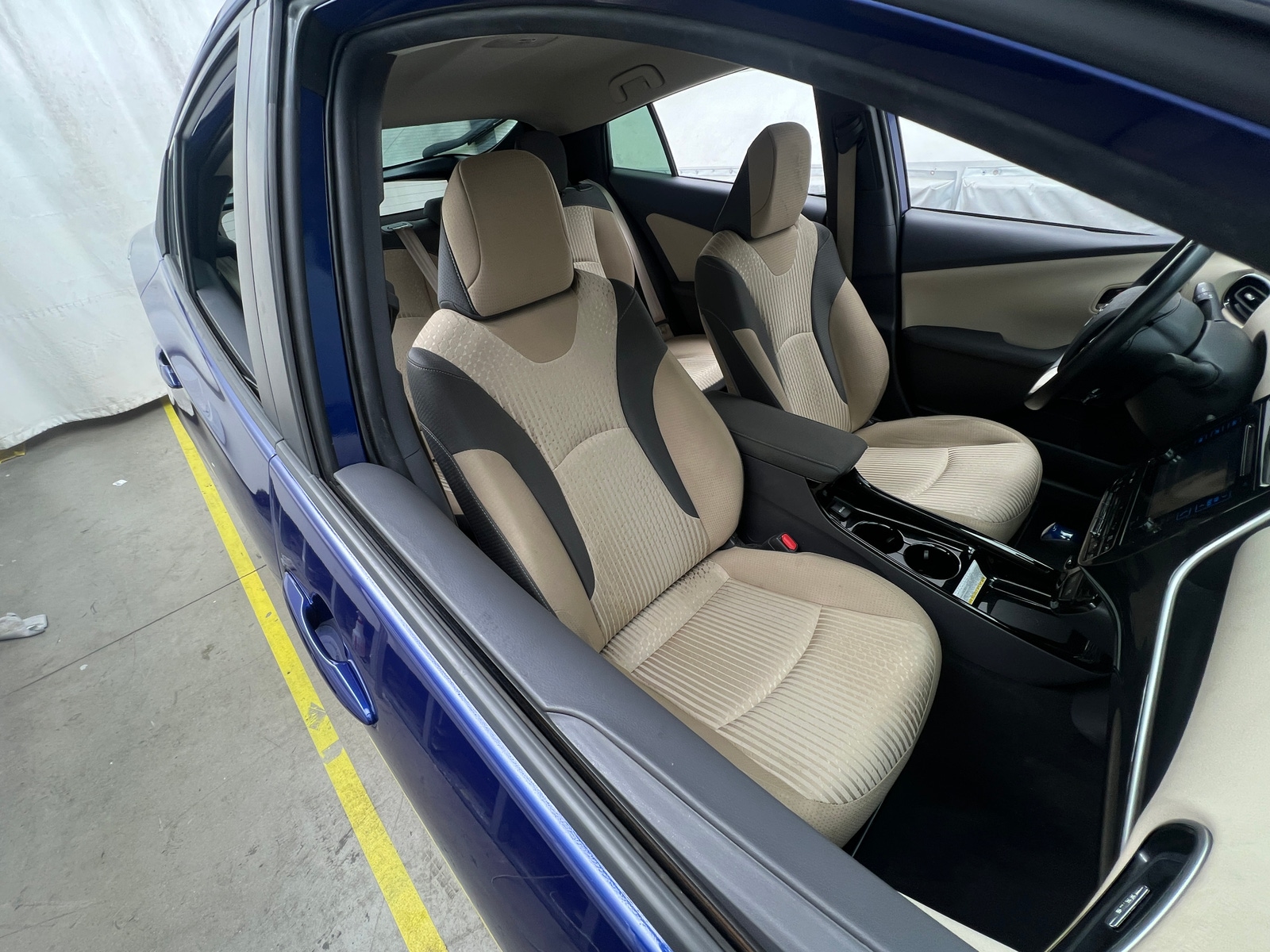 Thumbnail: 2017 Toyota Prius - 2