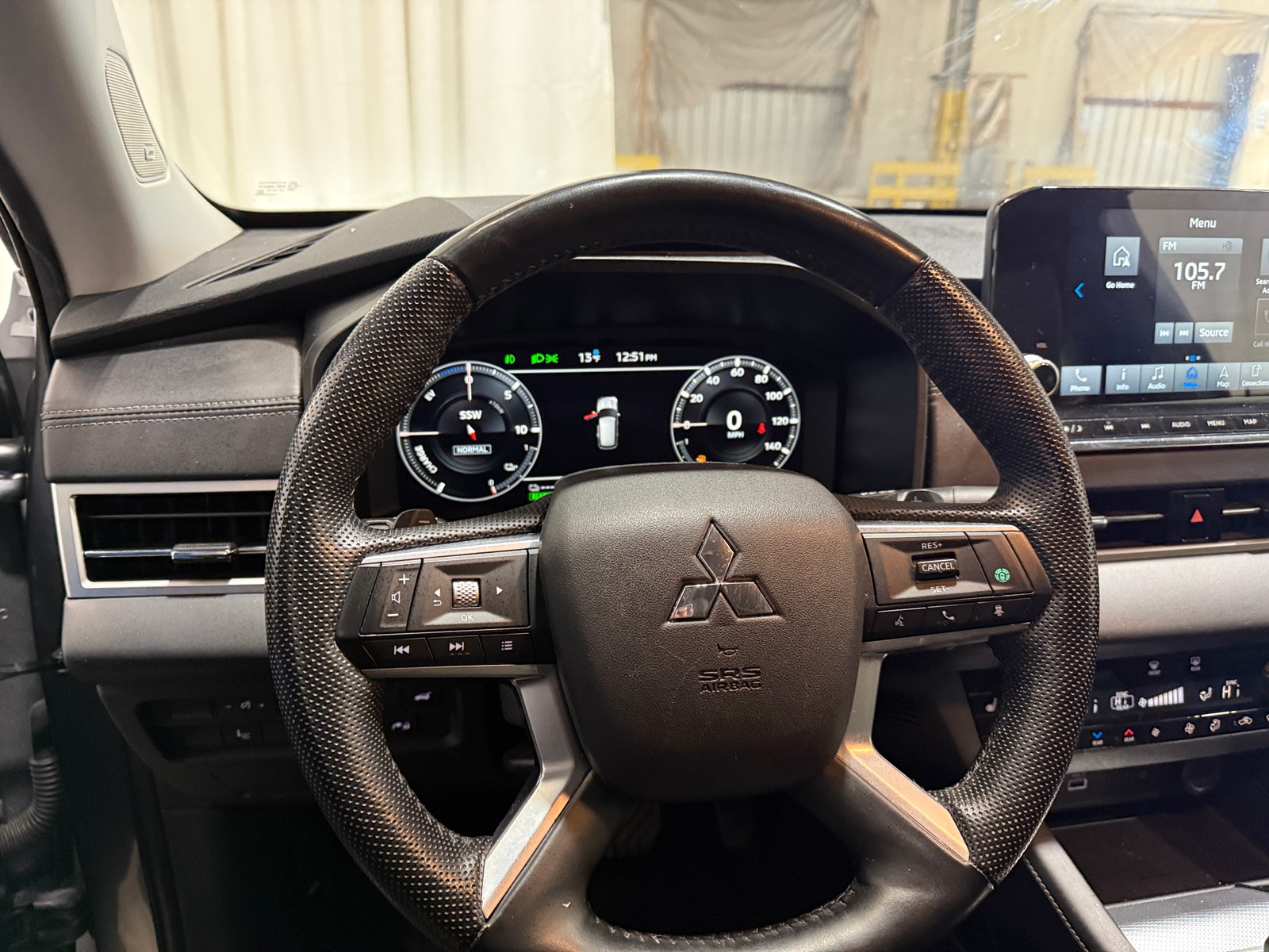 Thumbnail: 2023 Mitsubishi Outlander - 4