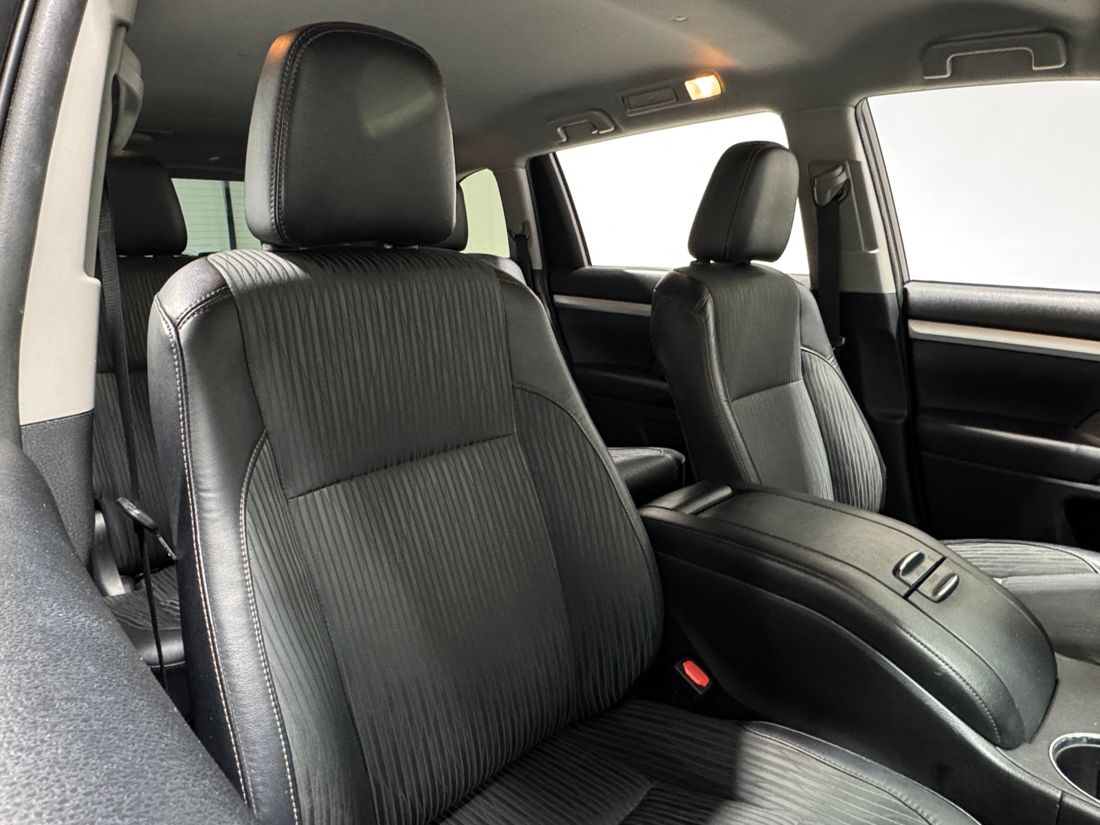 Thumbnail: 2019 Toyota Highlander - 2