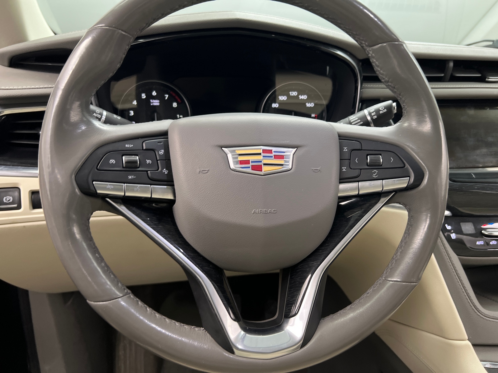 Thumbnail: 2021 Cadillac XT6 - 4