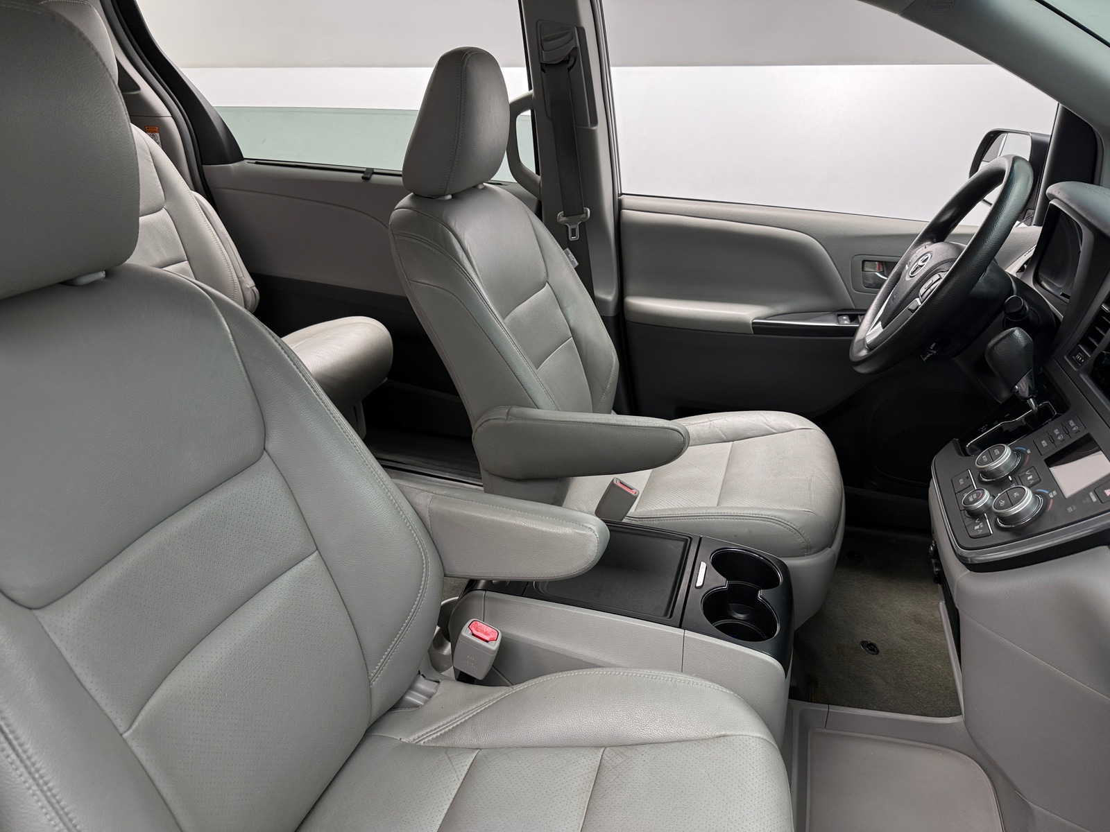 Thumbnail: 2015 Toyota Sienna - 2