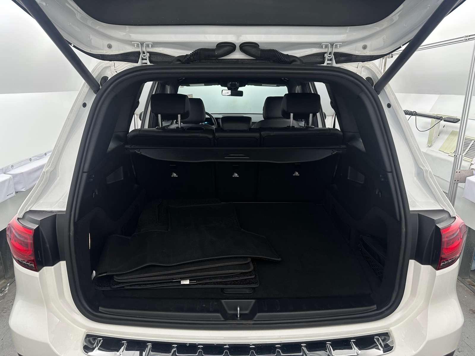 Thumbnail: 2020 Mercedes-Benz GLB - 6