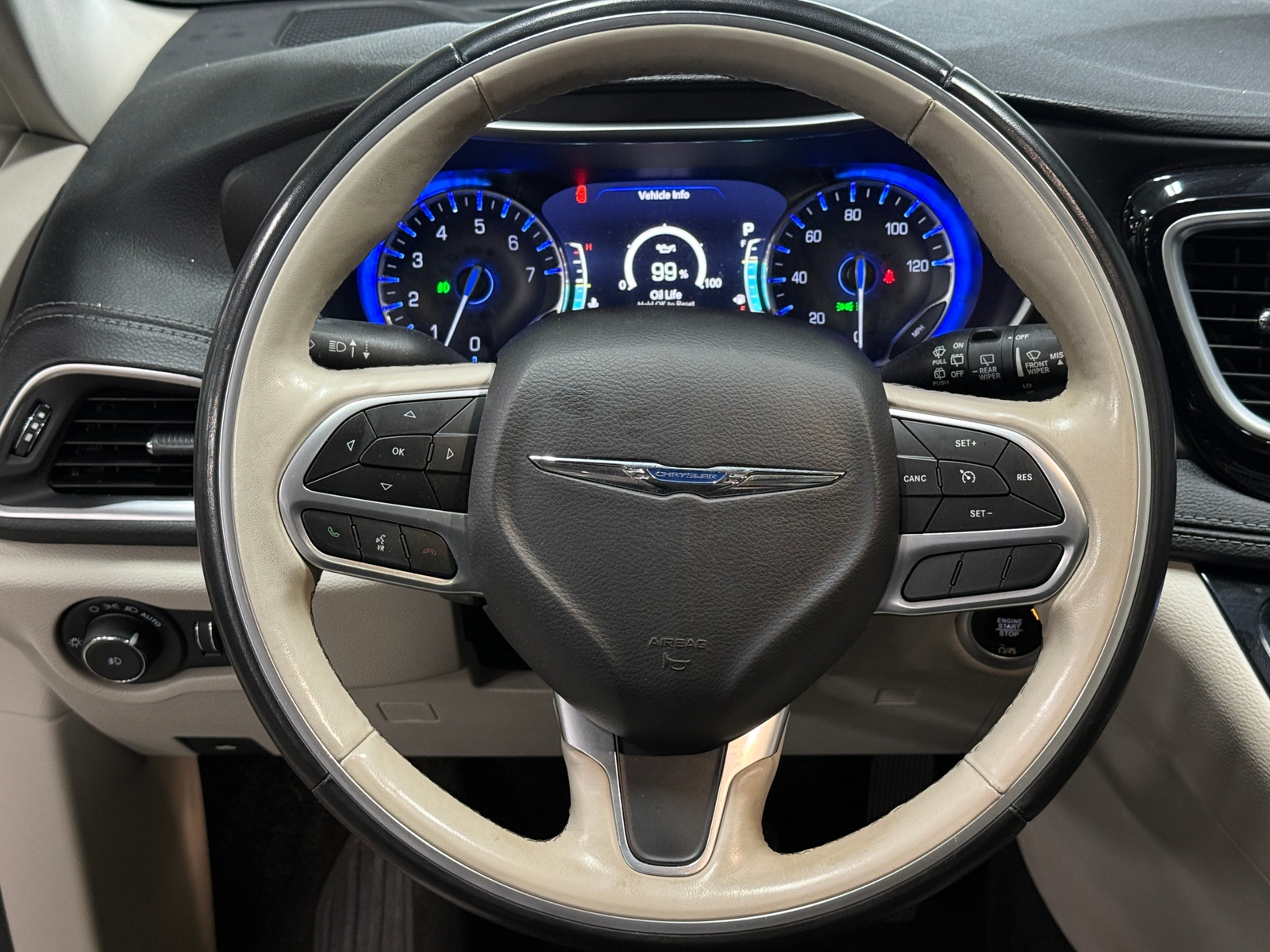 Thumbnail: 2020 Chrysler Pacifica - 4