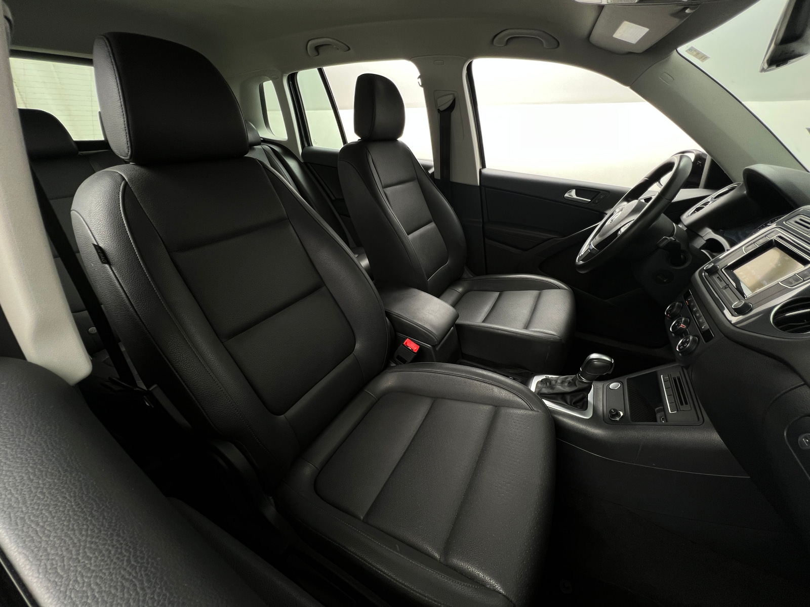 Thumbnail: 2016 Volkswagen Tiguan - 2