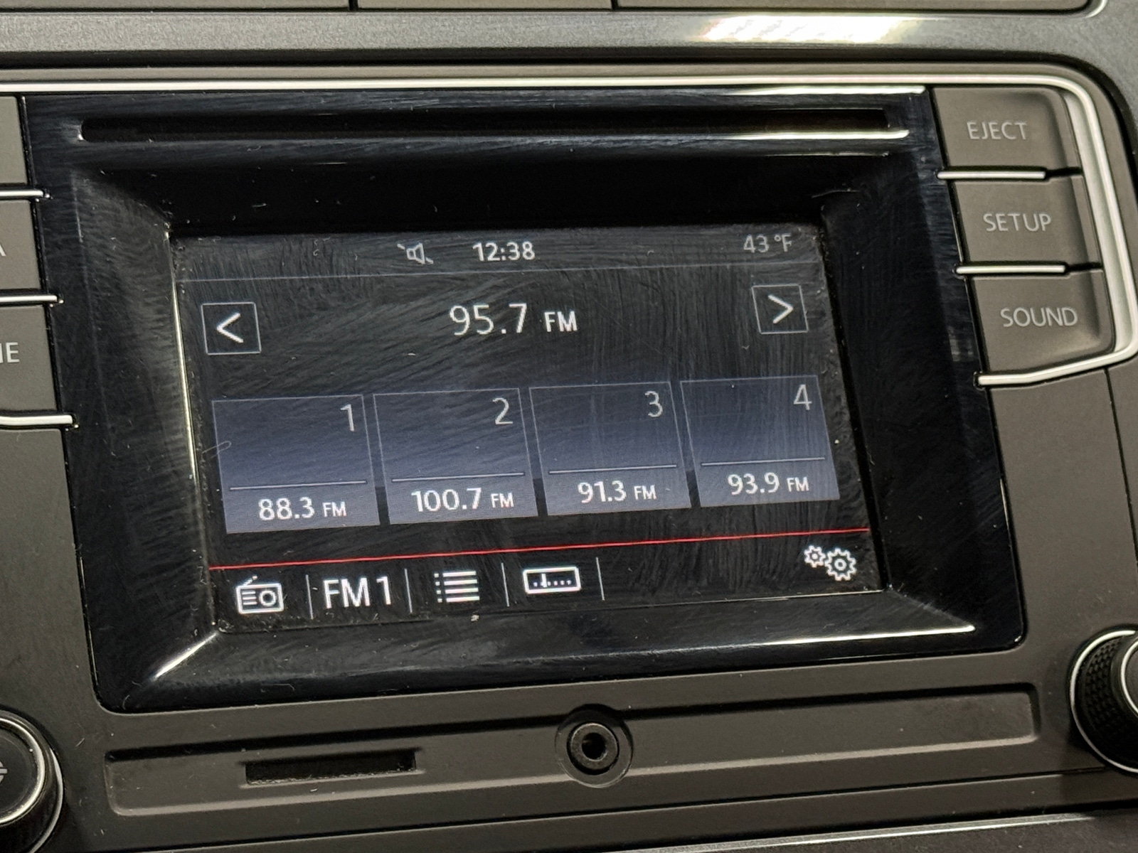 Thumbnail: 2016 Volkswagen Tiguan - 4