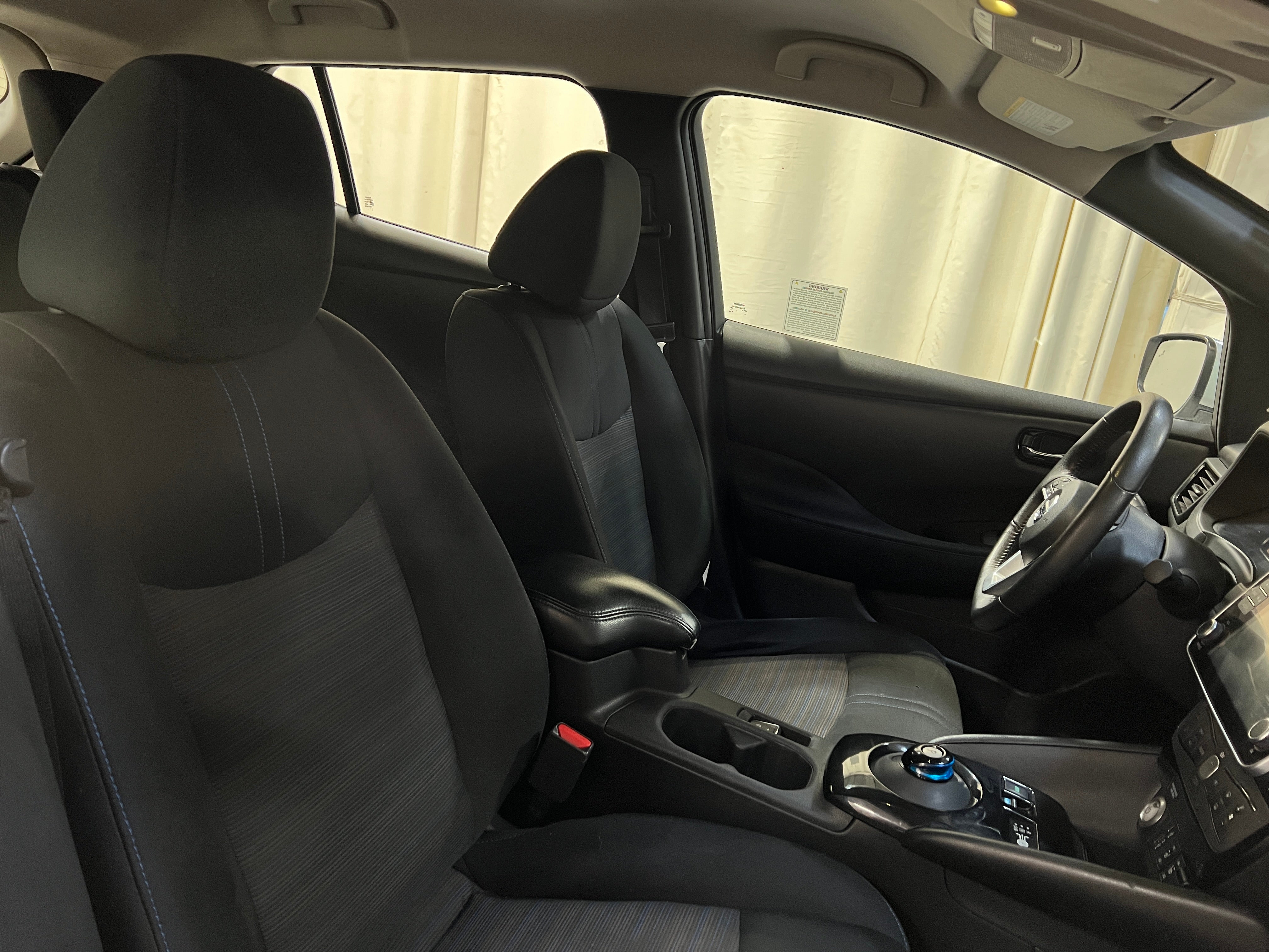 Used 2021 Nissan Leaf SV with VIN 1N4AZ1CV4MC556880 for sale in Oak Creek, WI