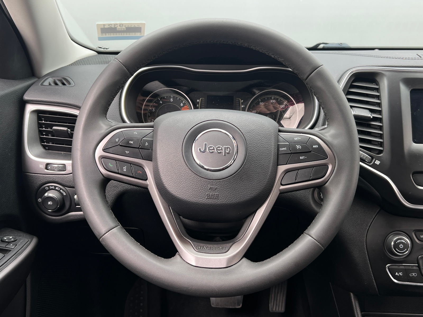 Thumbnail: 2020 Jeep Cherokee - 5