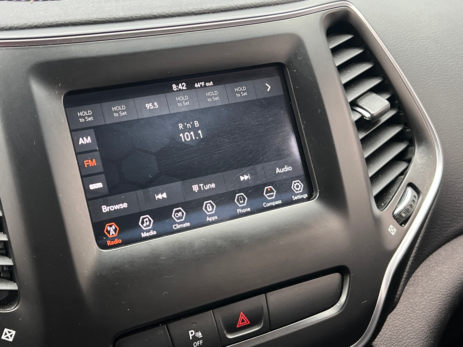 Thumbnail: 2020 Jeep Cherokee - 4