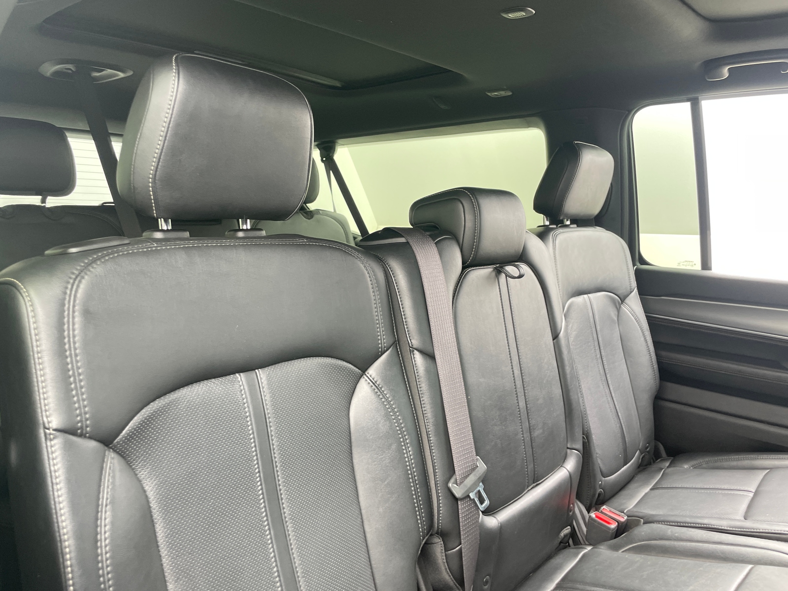 Thumbnail: 2023 Jeep Wagoneer - 5