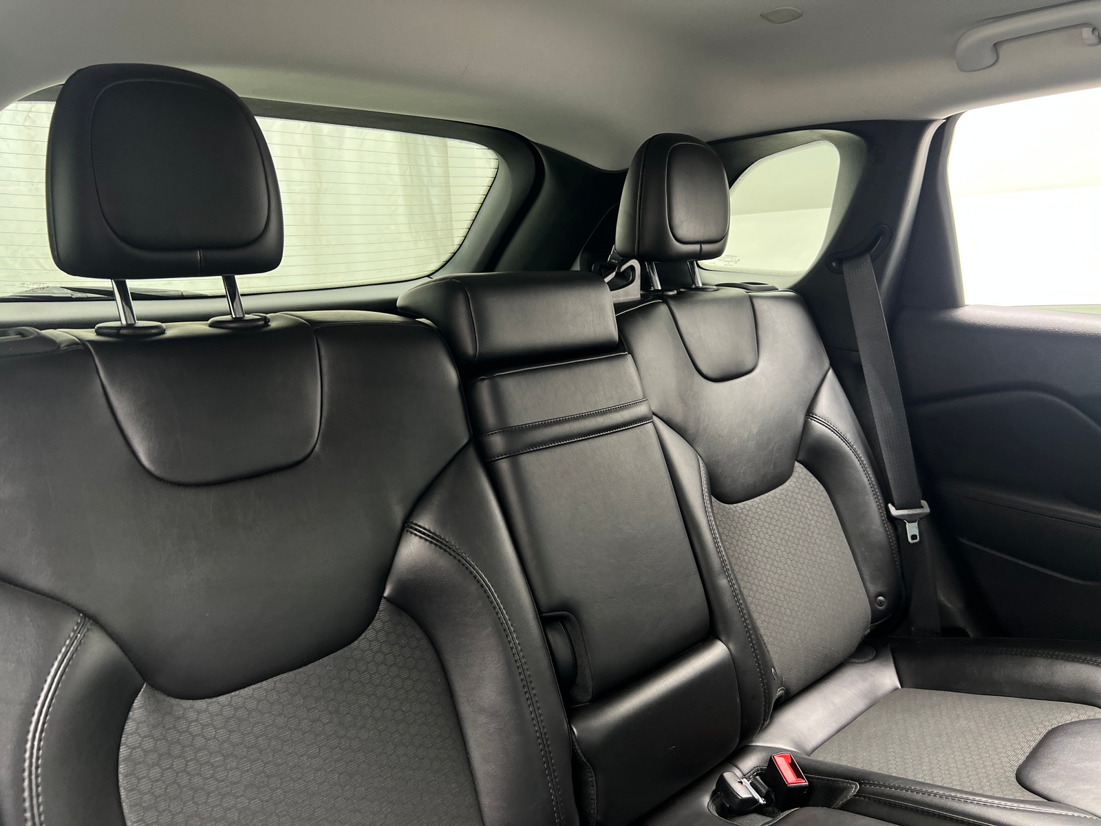 Thumbnail: 2019 Jeep Cherokee - 6