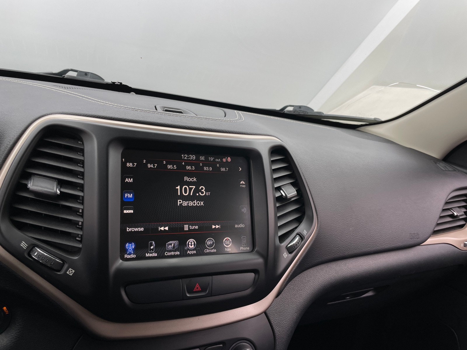 Thumbnail: 2015 Jeep Cherokee - 3