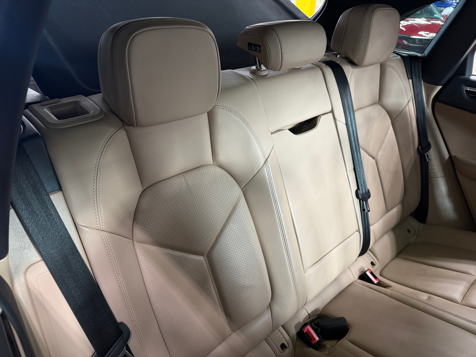 Thumbnail: 2021 Porsche Macan - 5