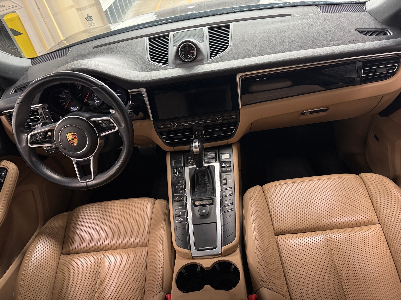 Thumbnail: 2021 Porsche Macan - 2