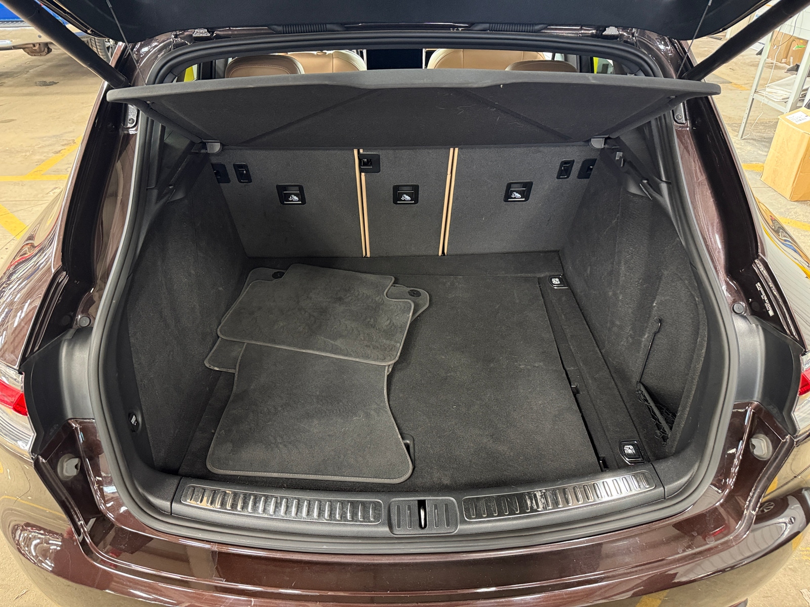 Thumbnail: 2021 Porsche Macan - 6