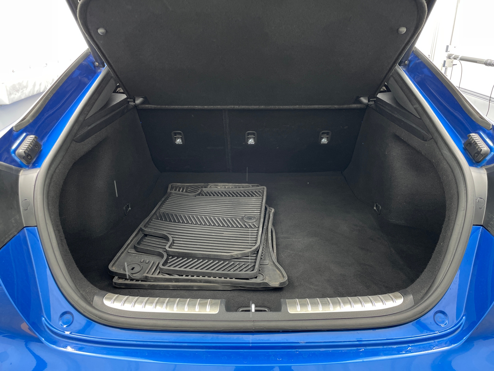 Thumbnail: 2018 Kia Stinger - 6