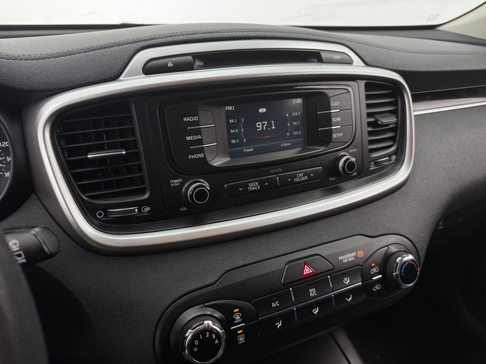 Thumbnail: 2018 Kia Sorento - 4