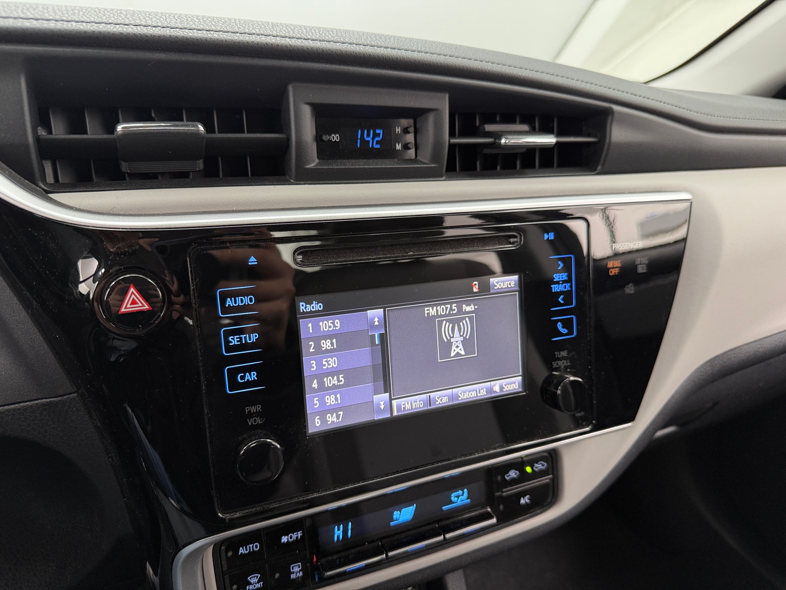 Thumbnail: 2017 Toyota Corolla - 4