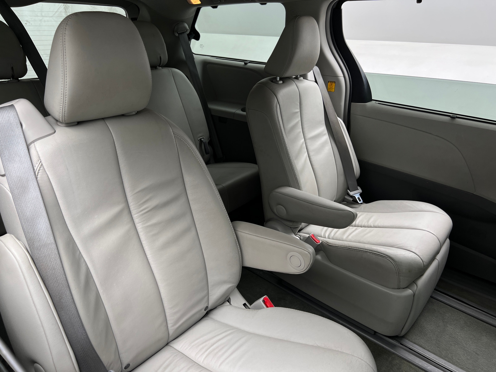 Thumbnail: 2013 Toyota Sienna - 5