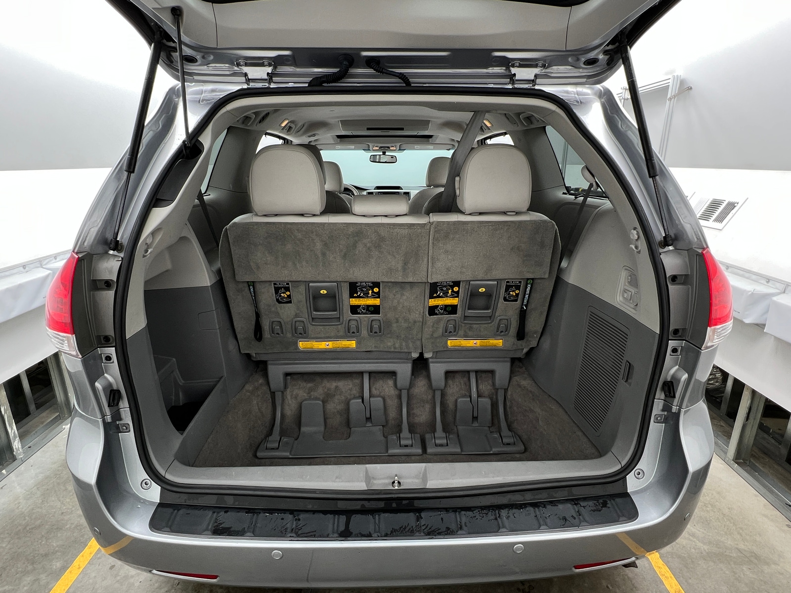 Thumbnail: 2013 Toyota Sienna - 6