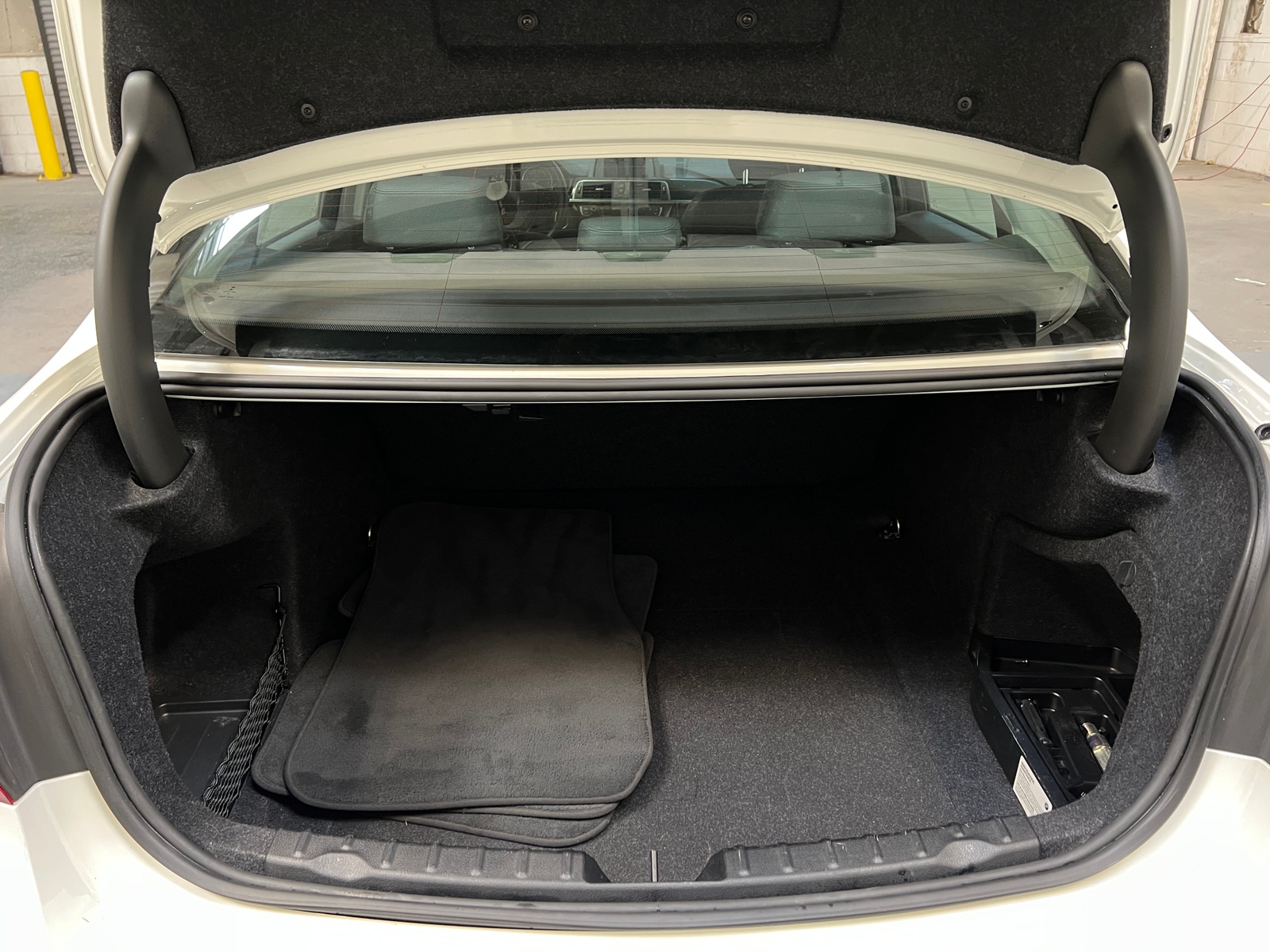 Thumbnail: 2018 BMW 3 Series - 6