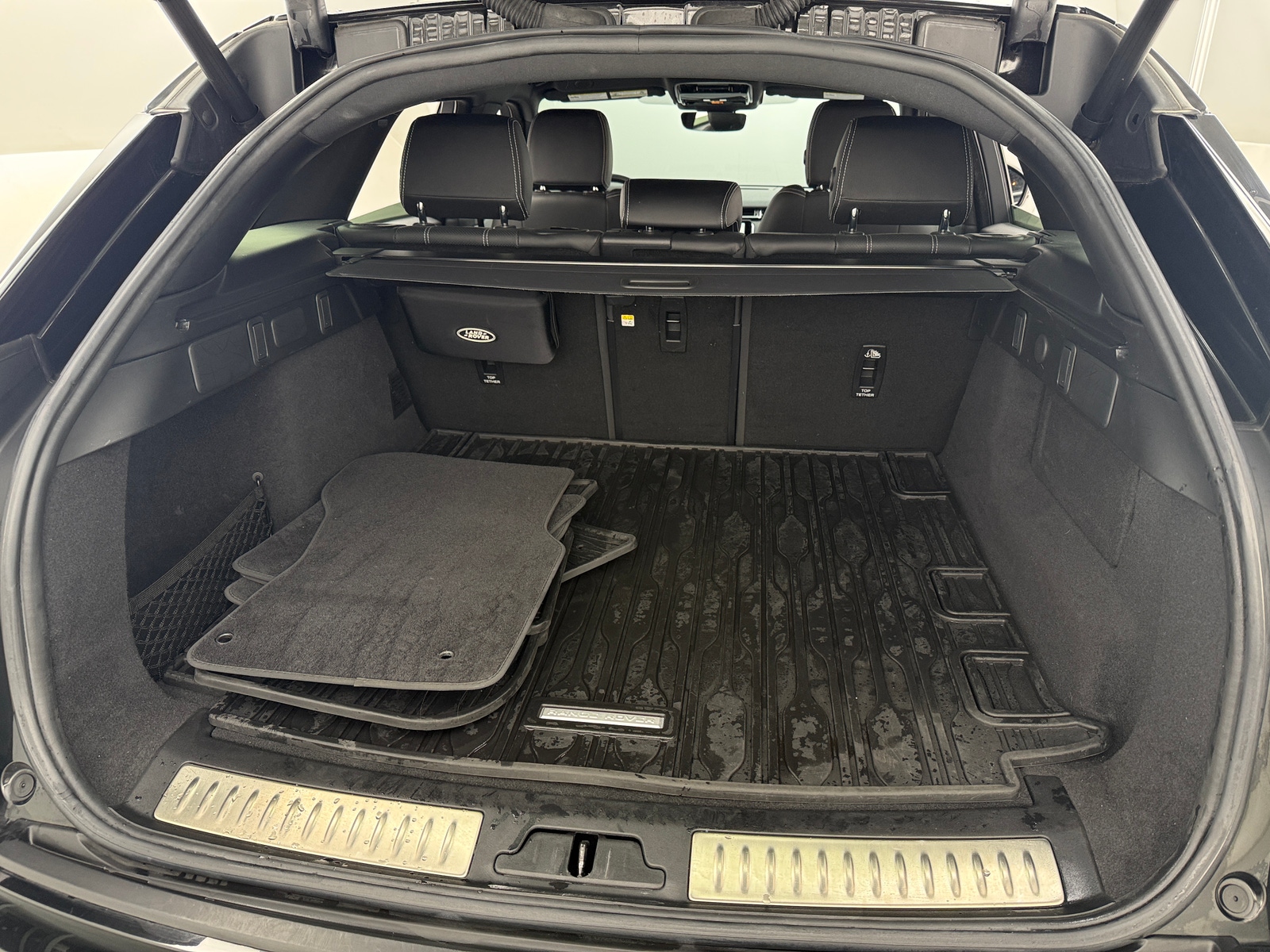 Thumbnail: 2022 Land Rover Range Rover Velar - 6