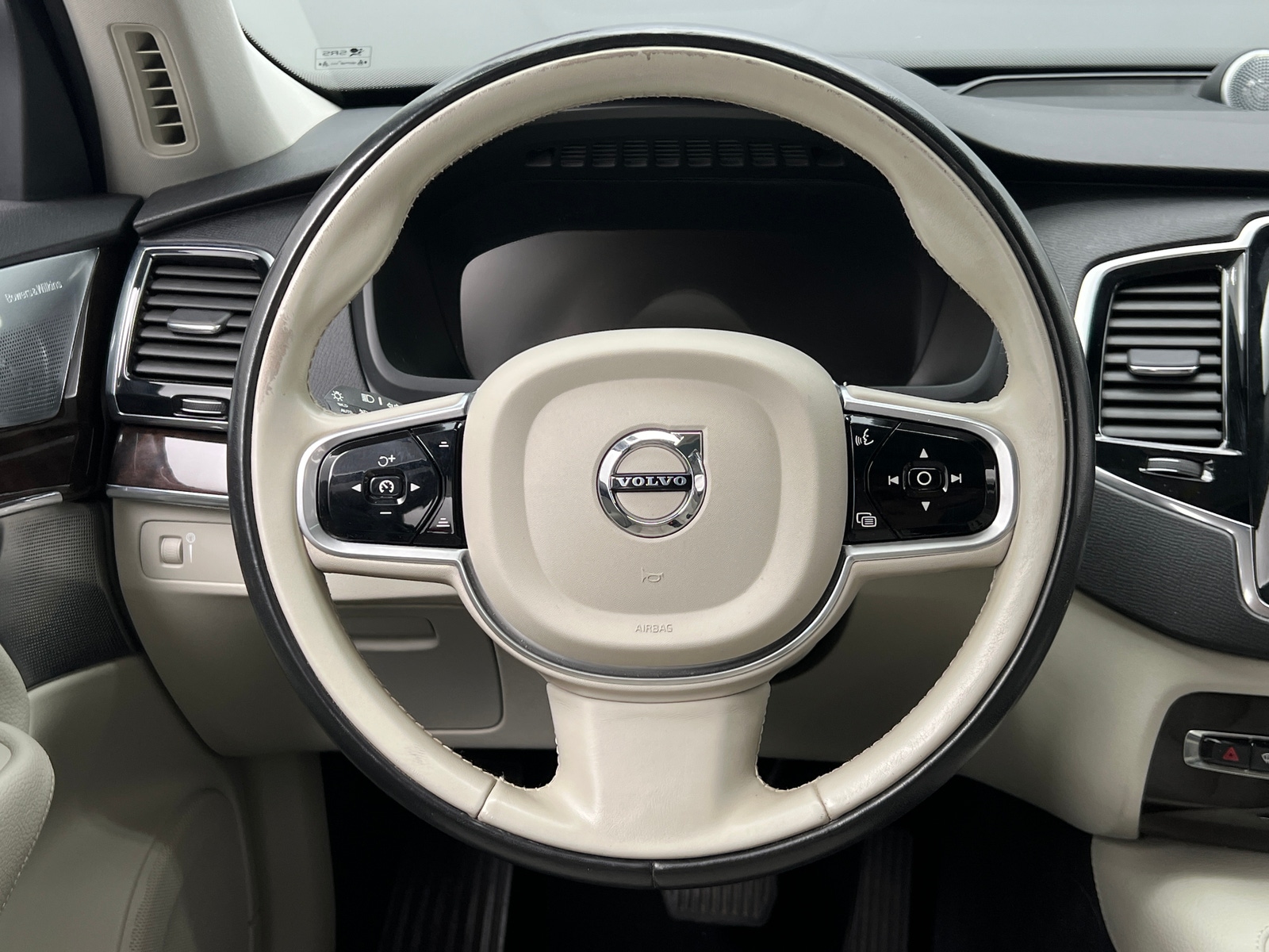 Thumbnail: 2017 Volvo XC90 - 4