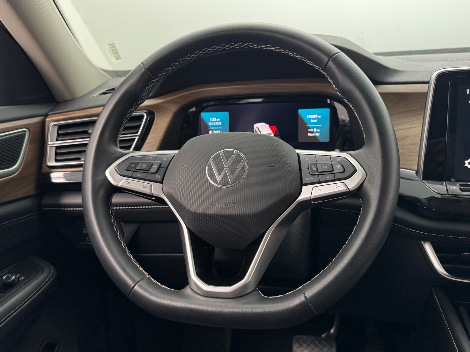 Thumbnail: 2025 Volkswagen Atlas - 4