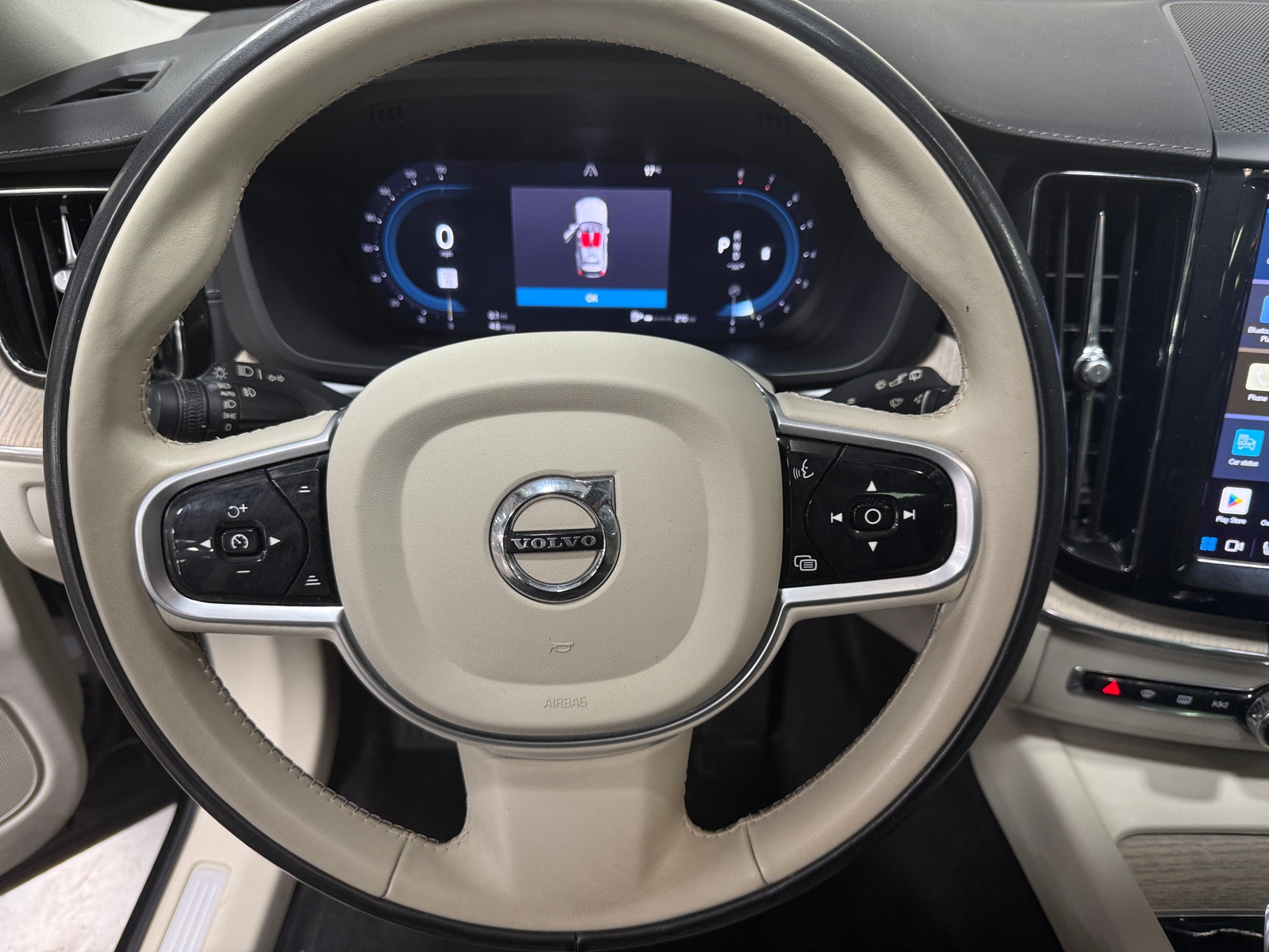 Thumbnail: 2022 Volvo XC60 - 4