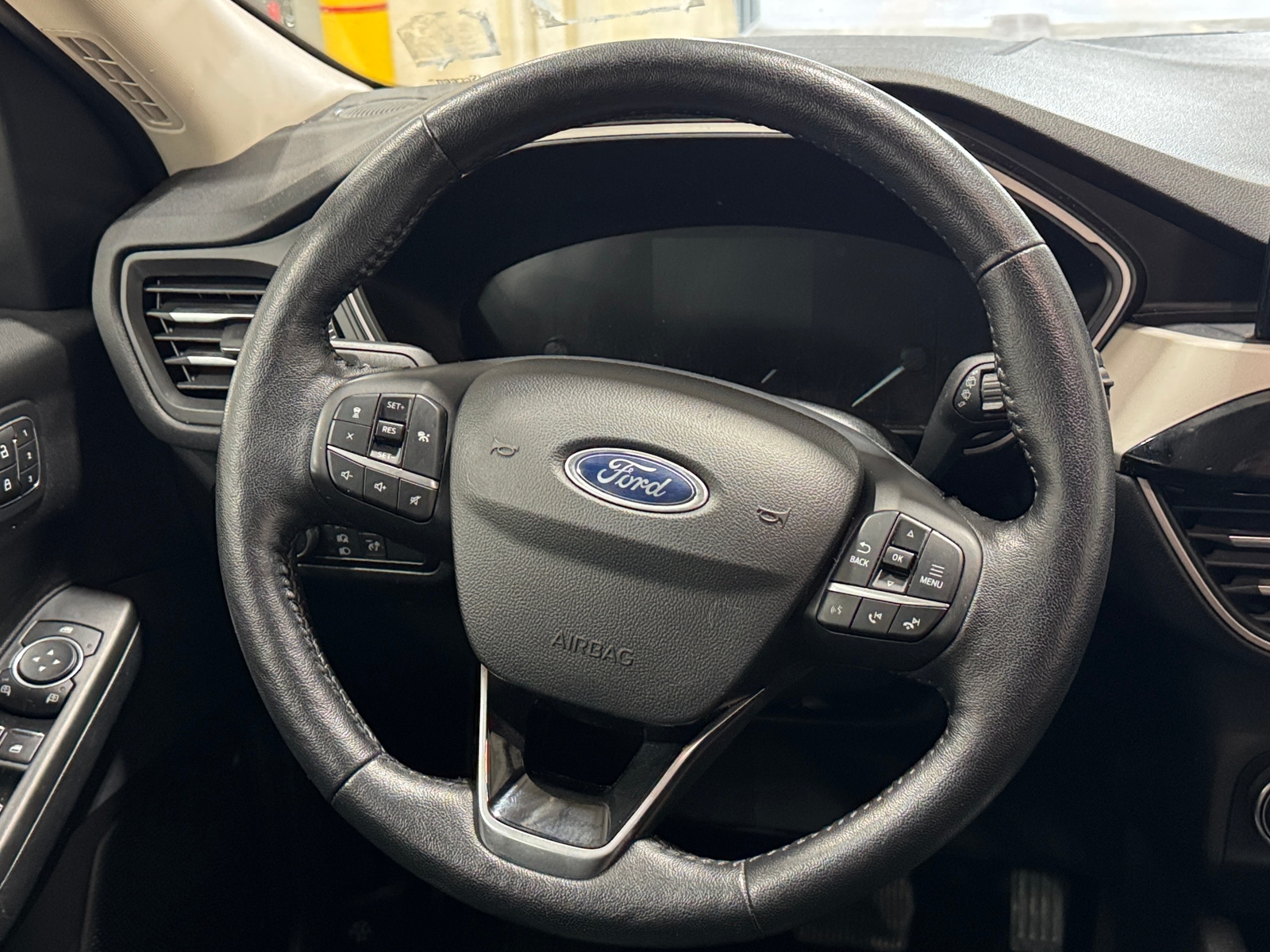 Thumbnail: 2020 Ford Escape - 4