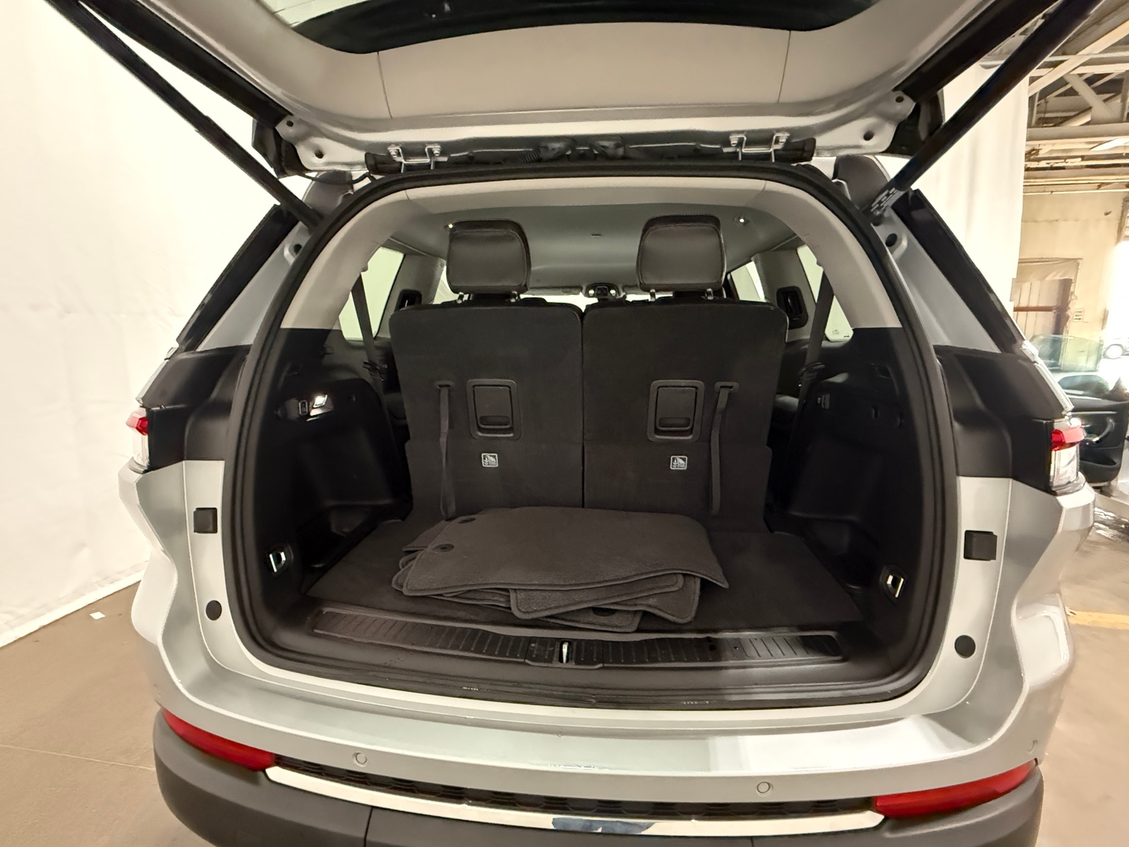 Thumbnail: 2023 Jeep Grand Cherokee L - 6