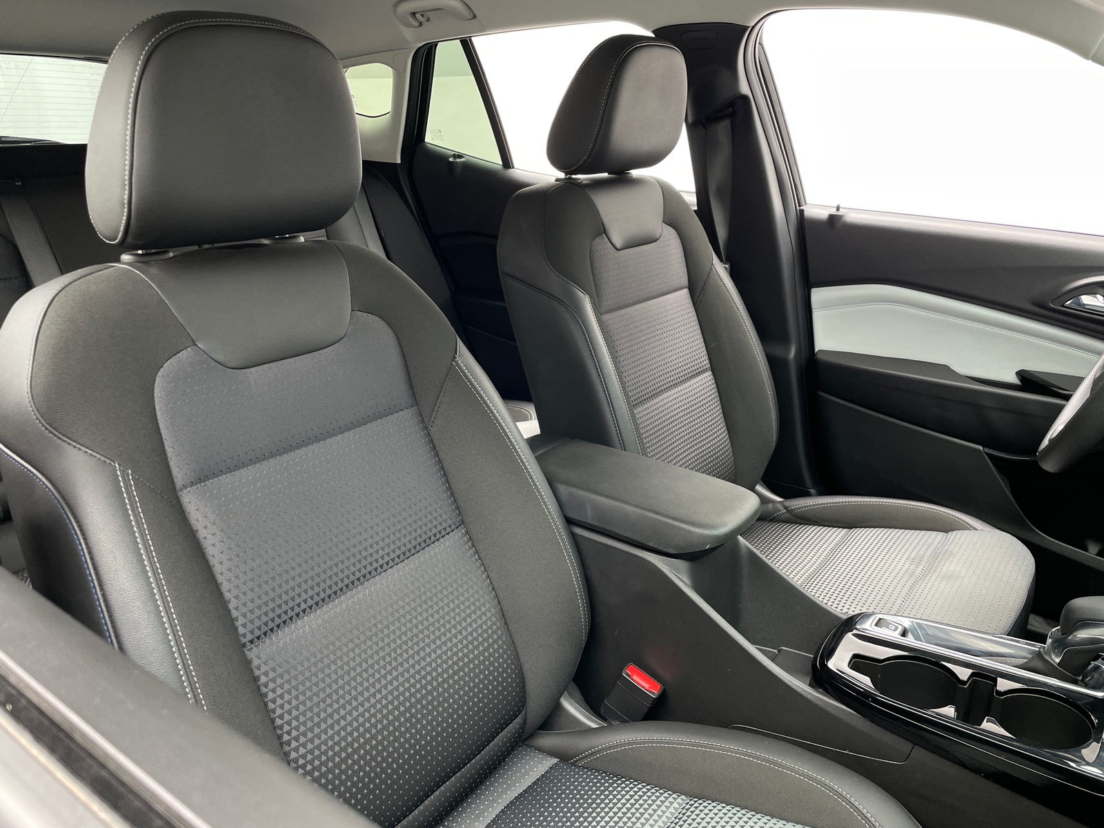 Thumbnail: 2025 Chevrolet Trax - 2