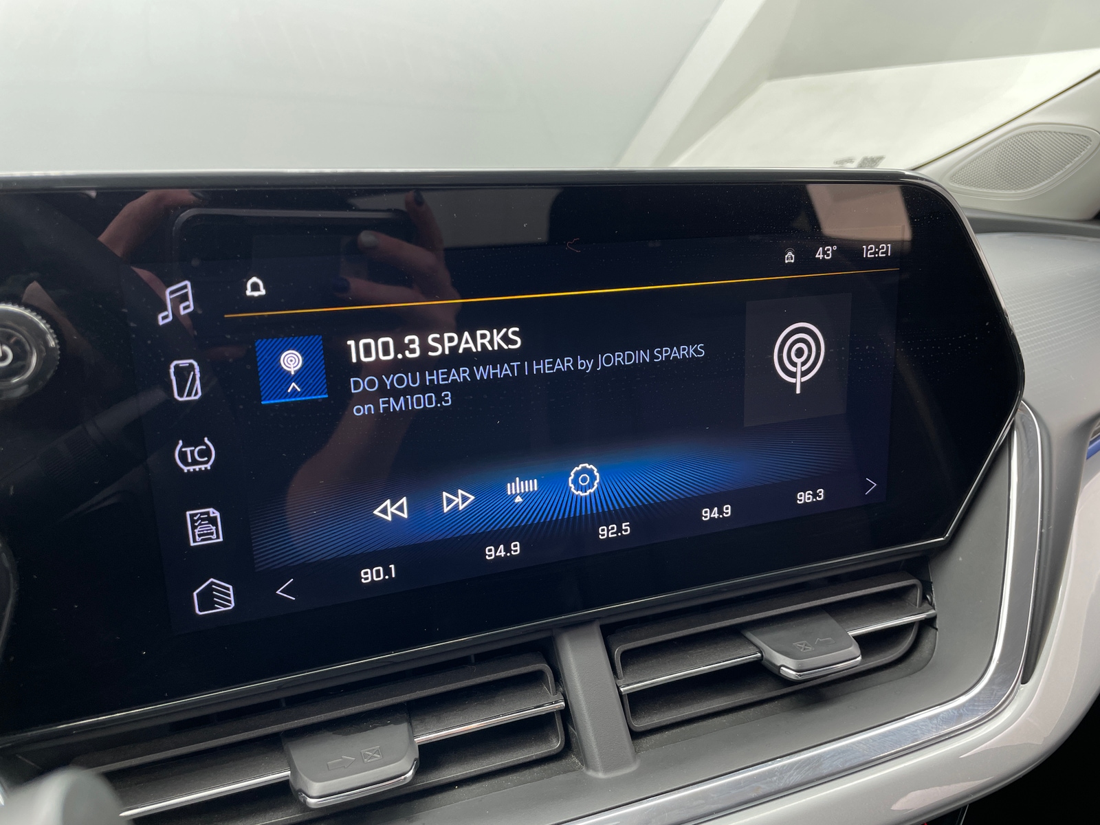 Thumbnail: 2025 Chevrolet Trax - 4