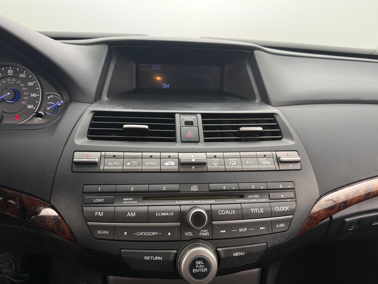 Thumbnail: 2011 Honda Accord Crosstour - 3