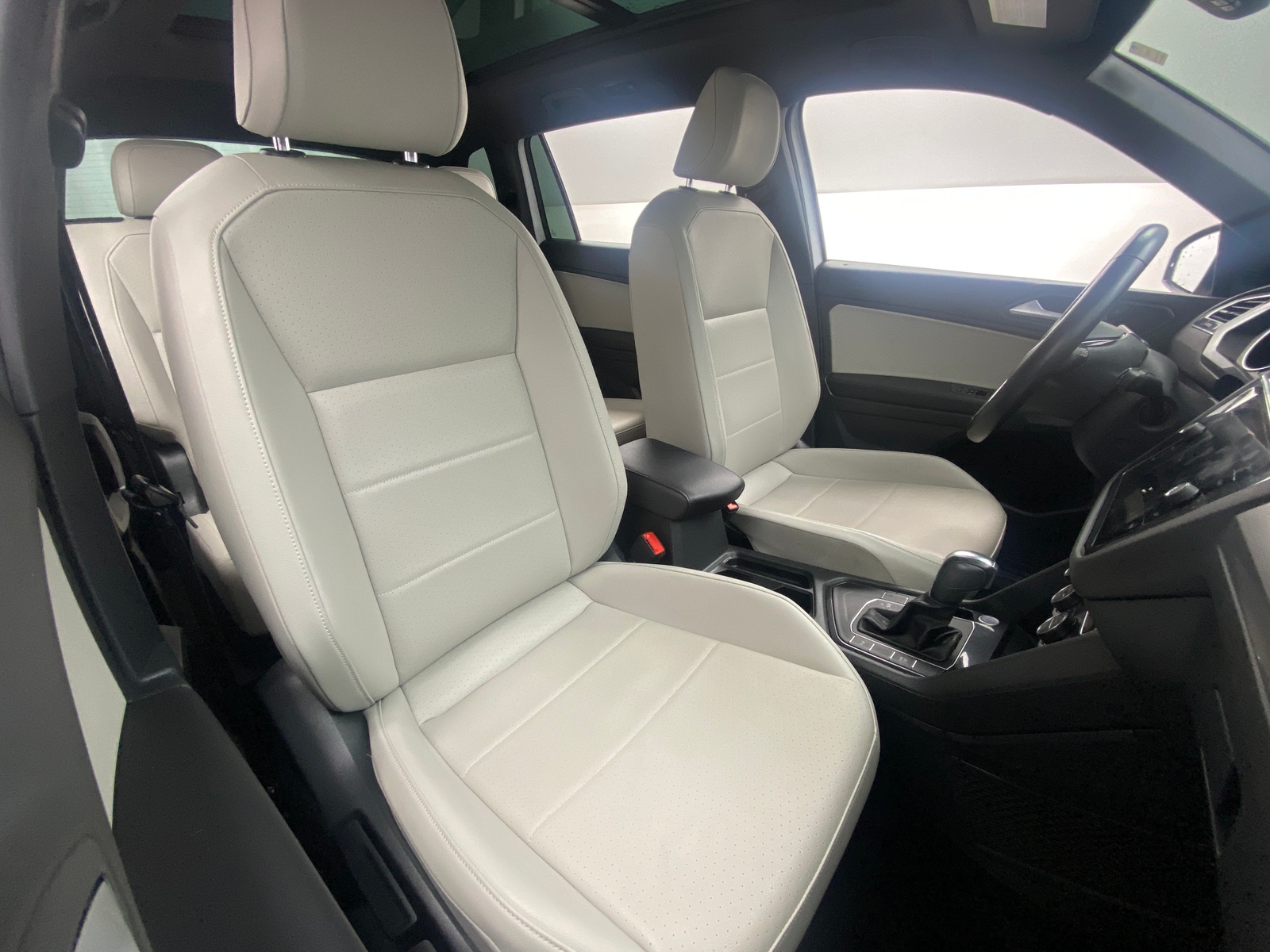 Thumbnail: 2020 Volkswagen Tiguan - 2