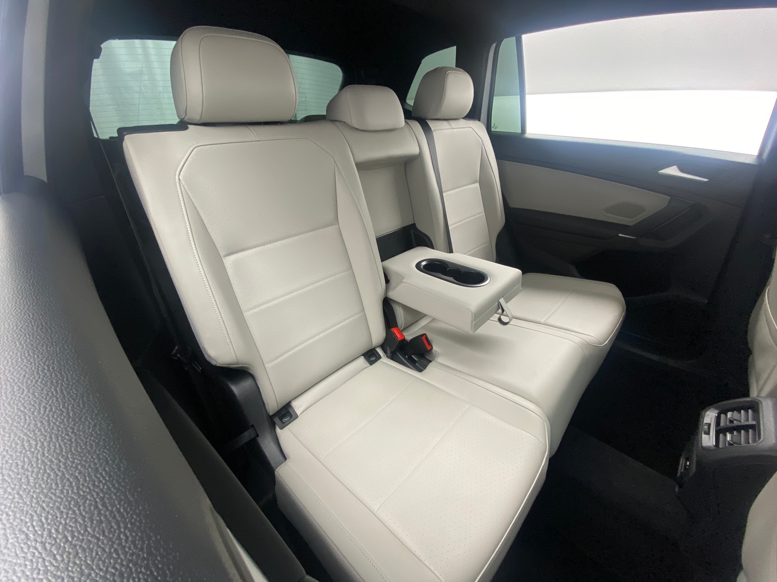 Thumbnail: 2020 Volkswagen Tiguan - 6