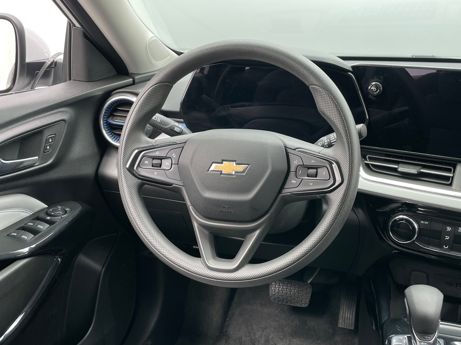 Thumbnail: 2025 Chevrolet Trax - 5