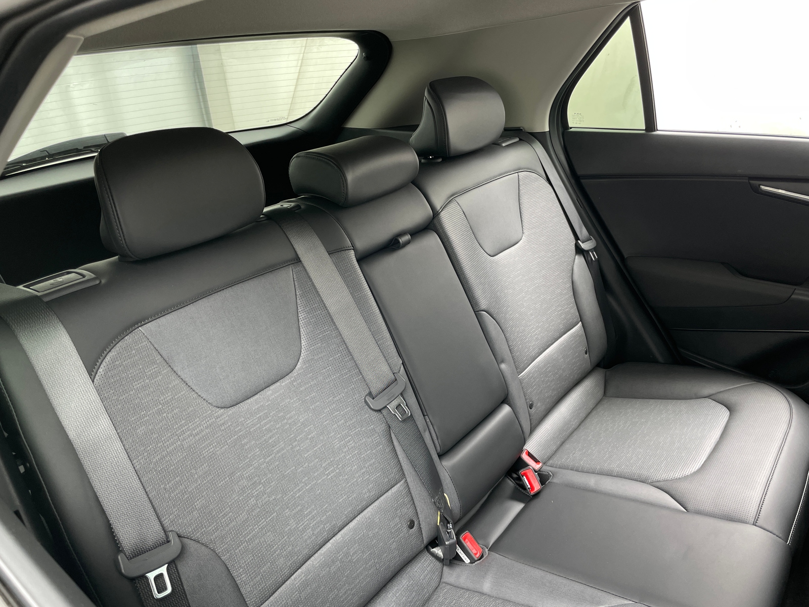 Thumbnail: 2023 Kia Niro - 5