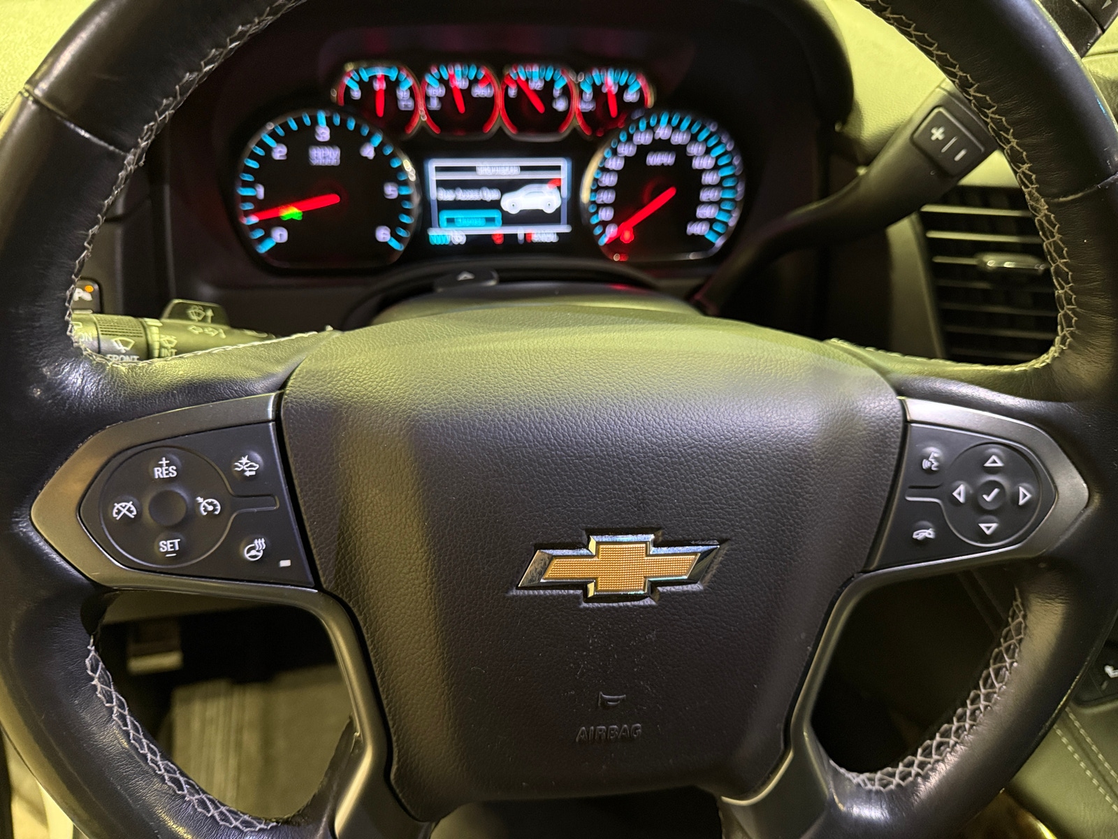 Thumbnail: 2019 Chevrolet Suburban - 4