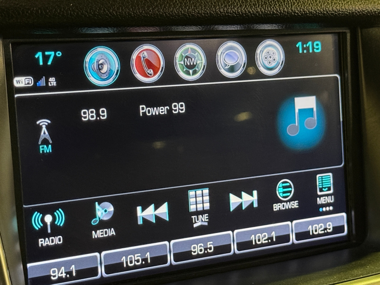 Thumbnail: 2019 Chevrolet Suburban - 3