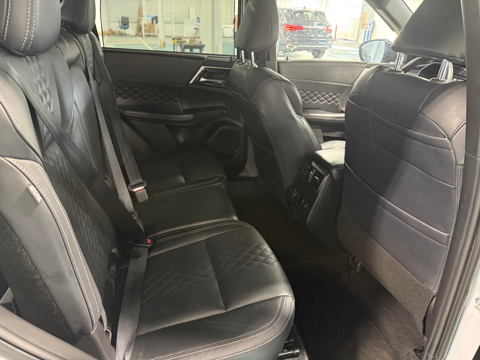 Thumbnail: 2025 Mitsubishi Outlander - 5