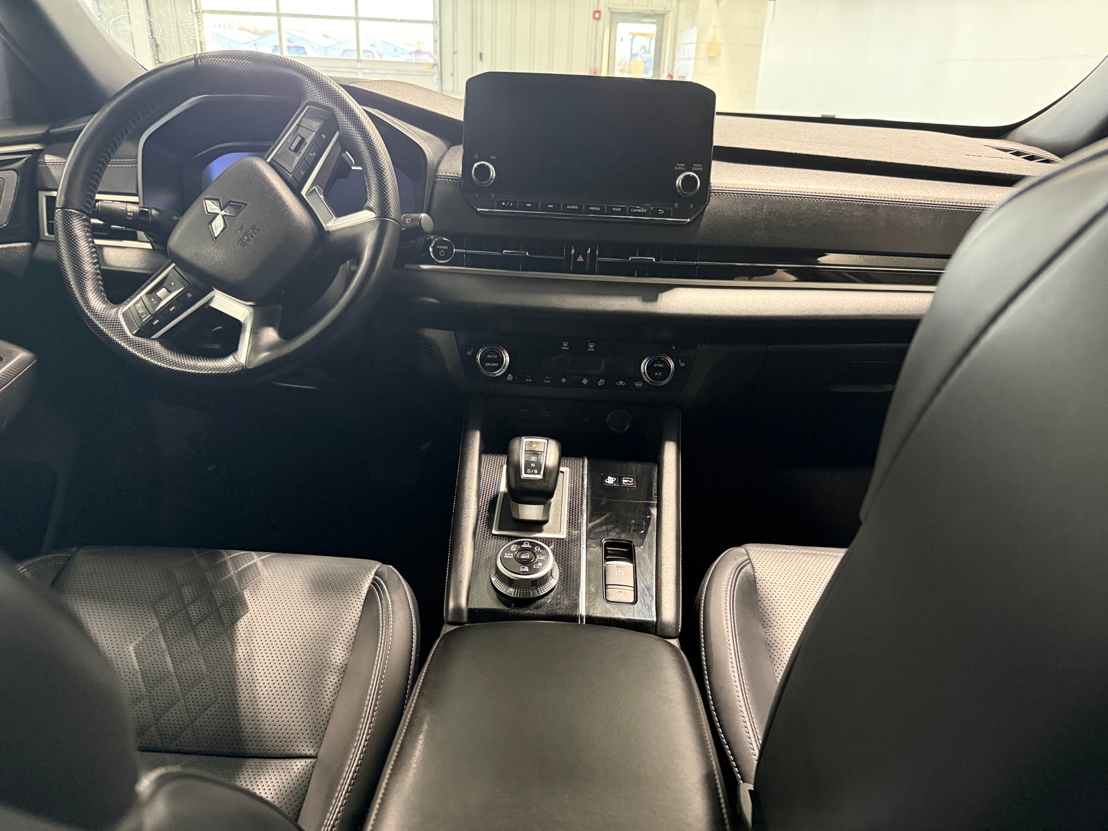 Thumbnail: 2025 Mitsubishi Outlander - 2