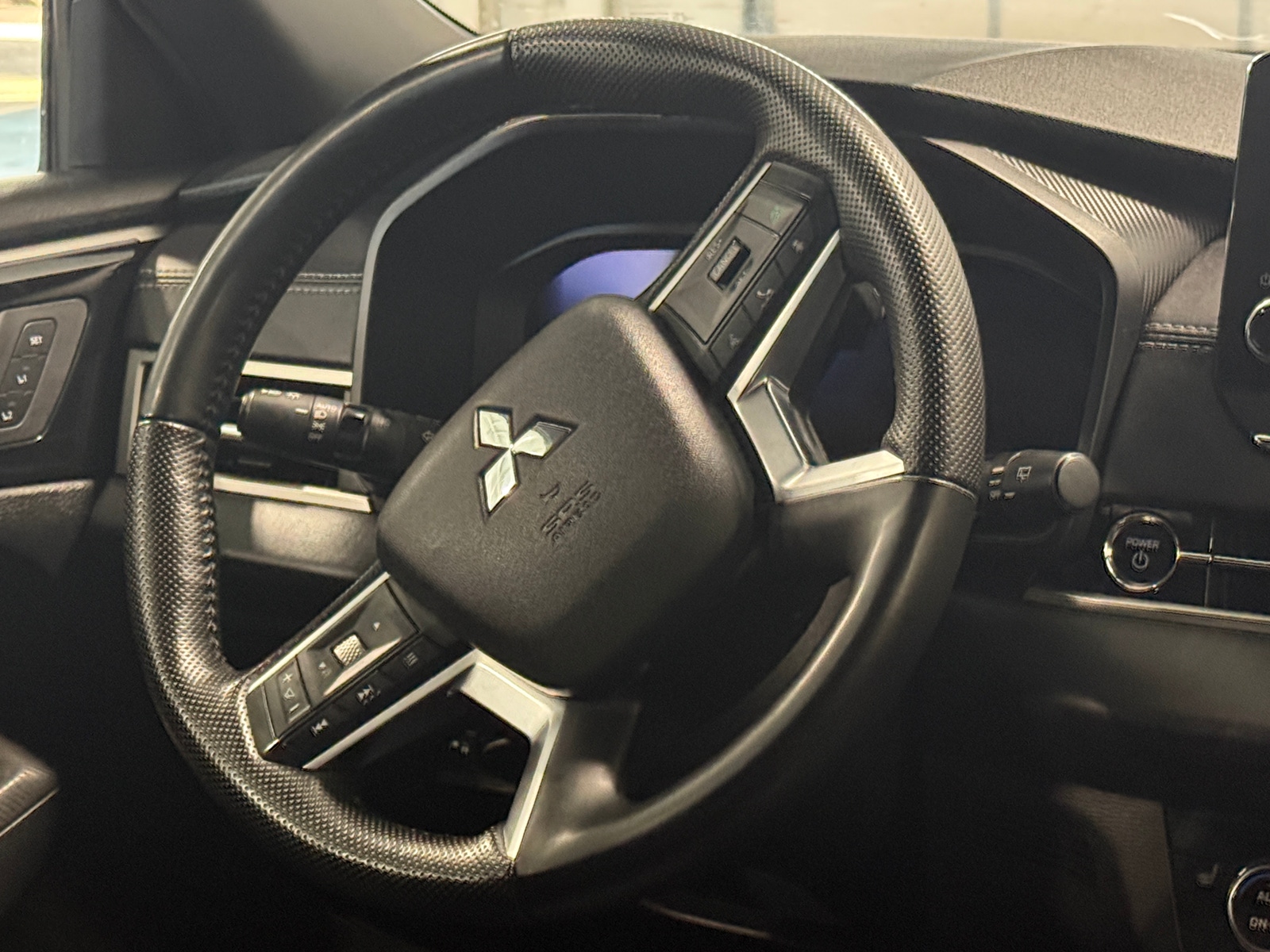 Thumbnail: 2025 Mitsubishi Outlander - 4